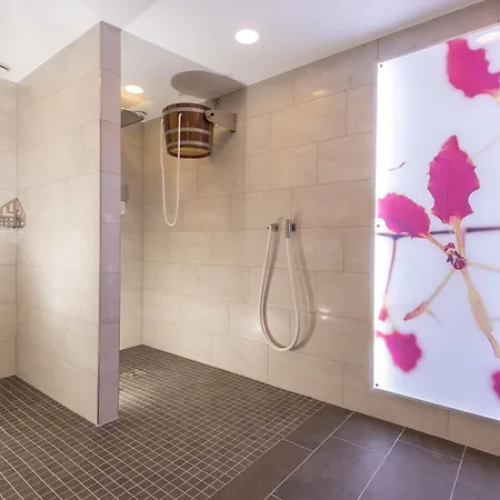 Отель Lookeninn 4*